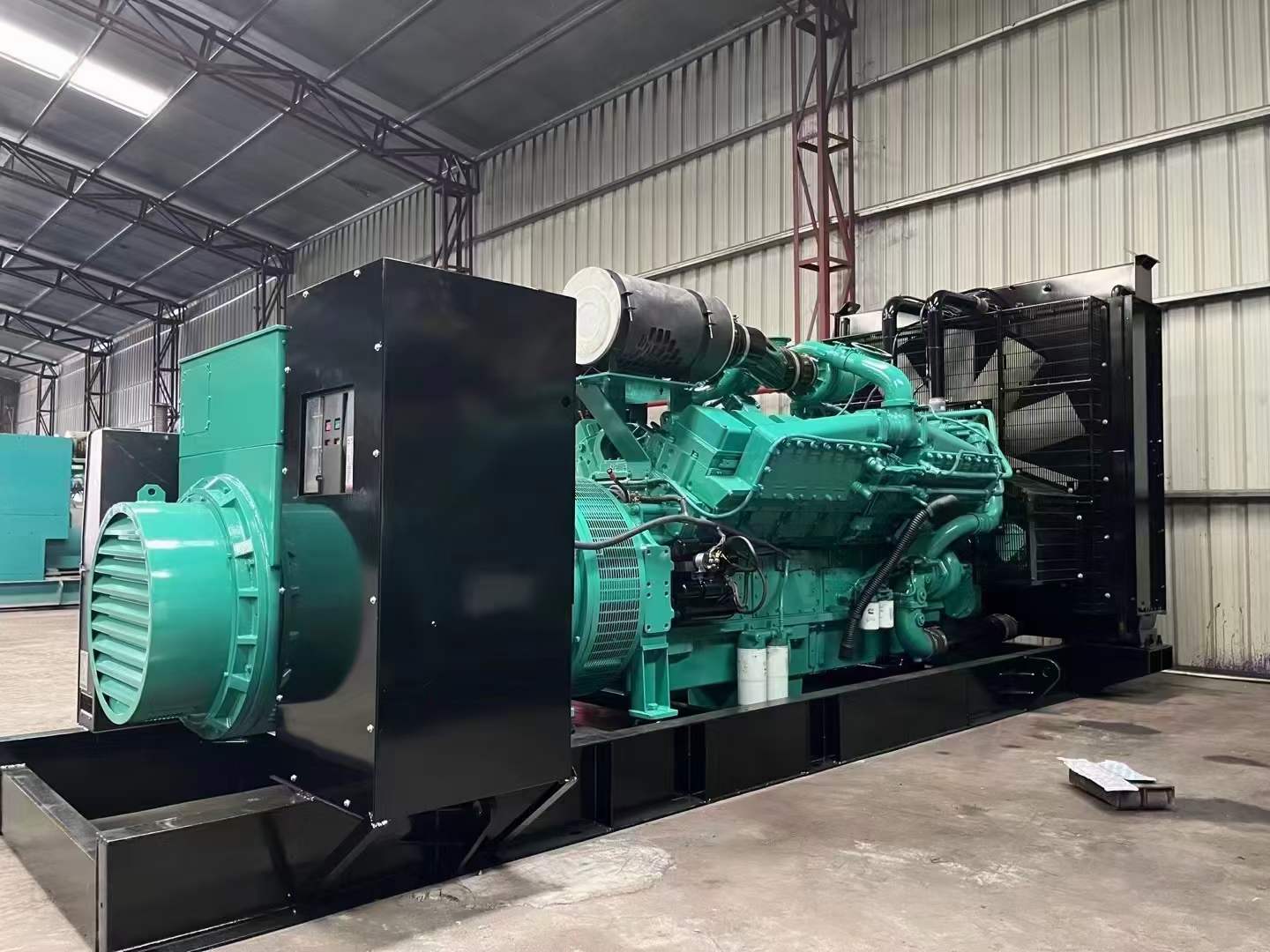 英德如何降低 800kW 柴油发电机输出电流的波动？