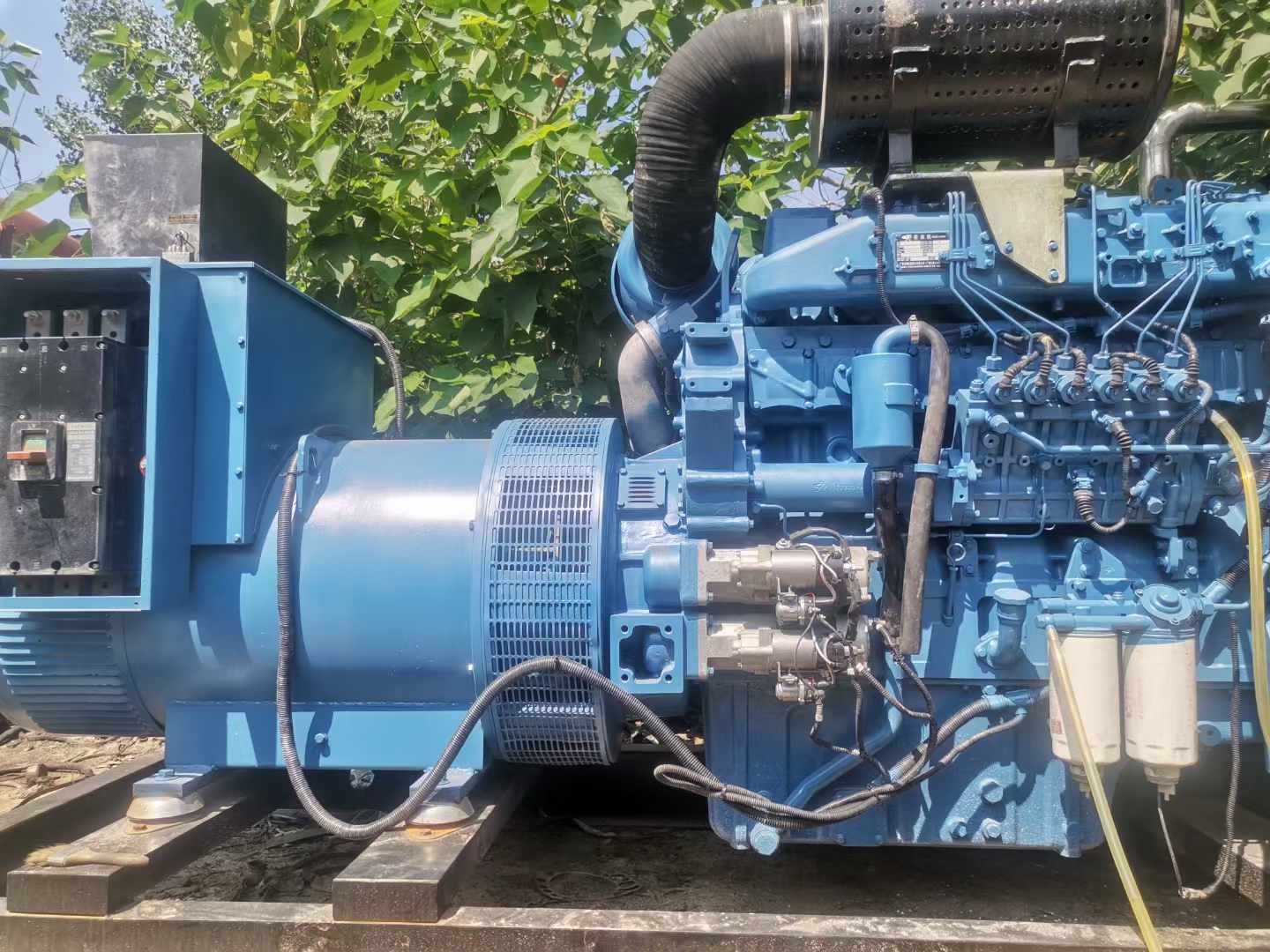 英德详细说明降低 800kW 柴油发电机输出电流波动的方法